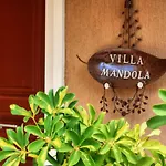 Traditional Mandola וילה